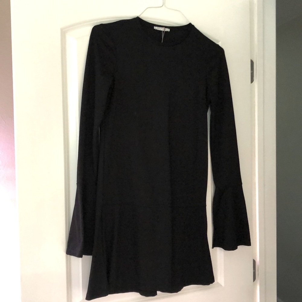Flared arms dress